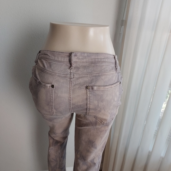 SU & LOLA TIE DIE KHAKI STRETCH BELT LOOP FIVE POCKET JEAN - Picture 2 of 3